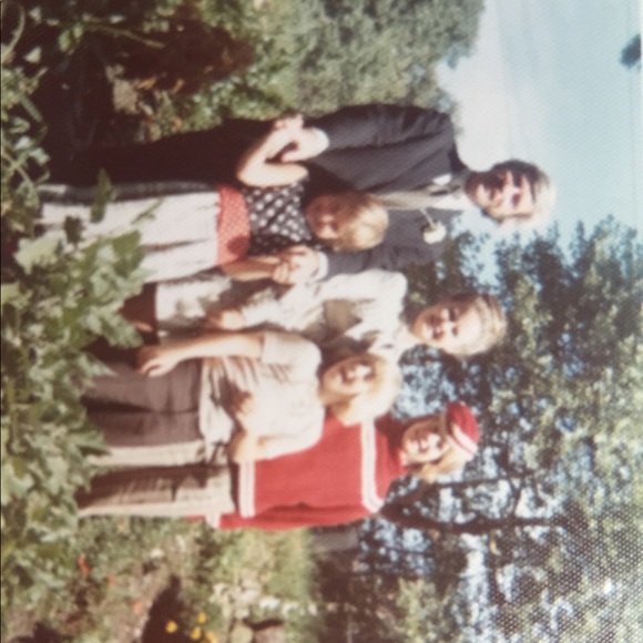 Meet your Posher, Lisa - Picture 8 of 8